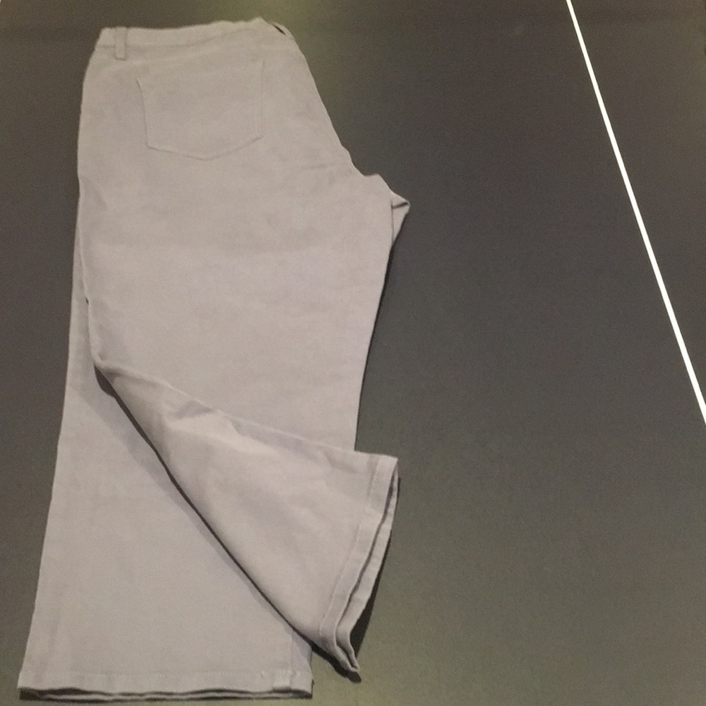 Bandolino capri super stretch pants.Last price! - Picture 3 of 5